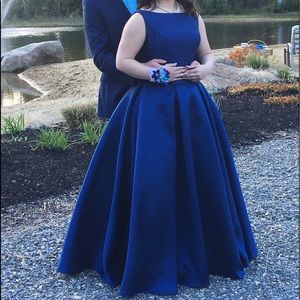 Selling my Alyce Paris prom dress